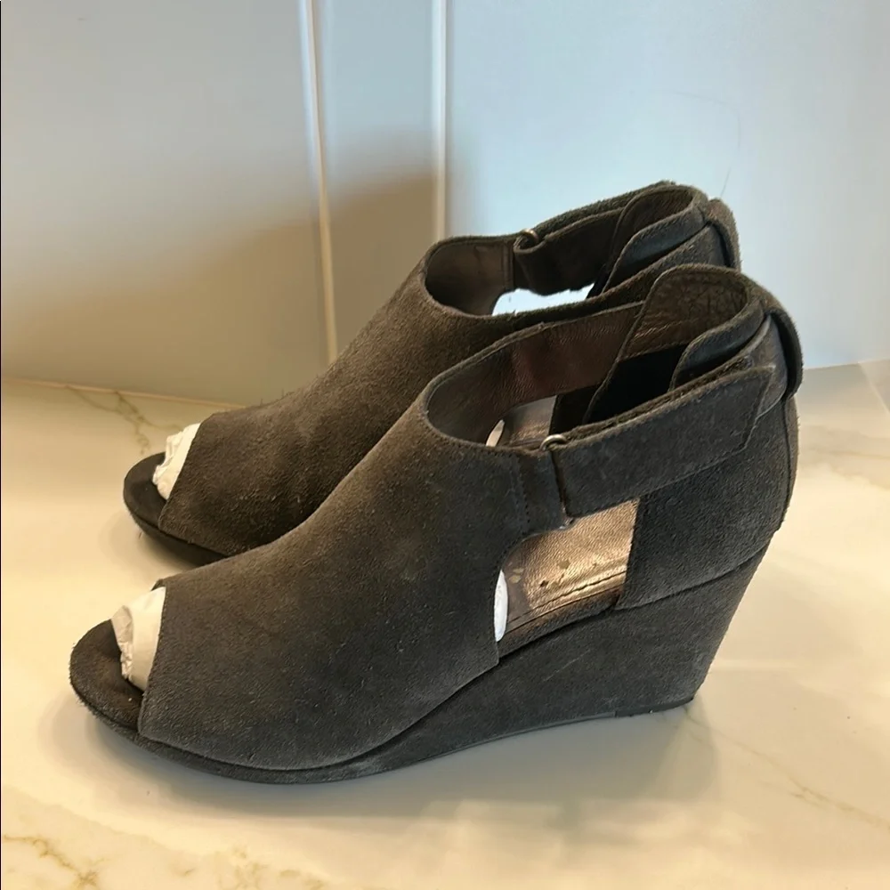Johnston & Murphy chic suede